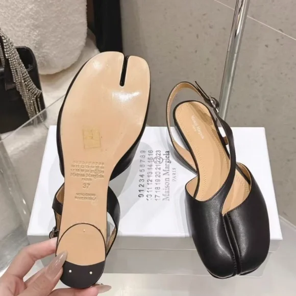 MM6 Maison Martin Margiela Black Split-Toe Slingback Mules with Tan Insole - Picture 4 of 9